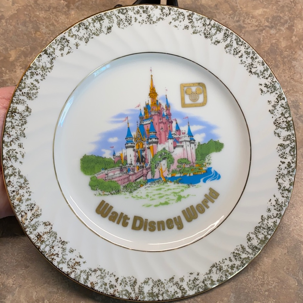 Vintage Walt Disney collectors plate